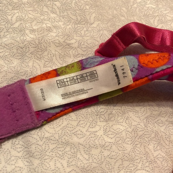 WonderBra! - Picture 2 of 2